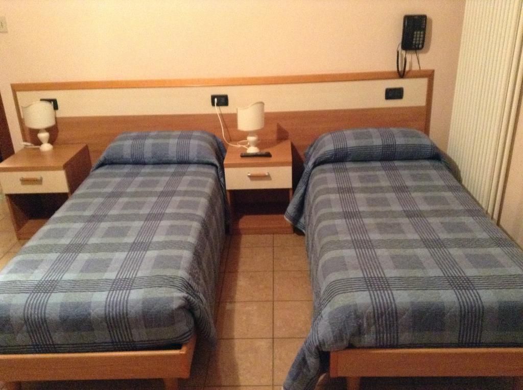 Hotel Amba Alagi Маргера Стая снимка