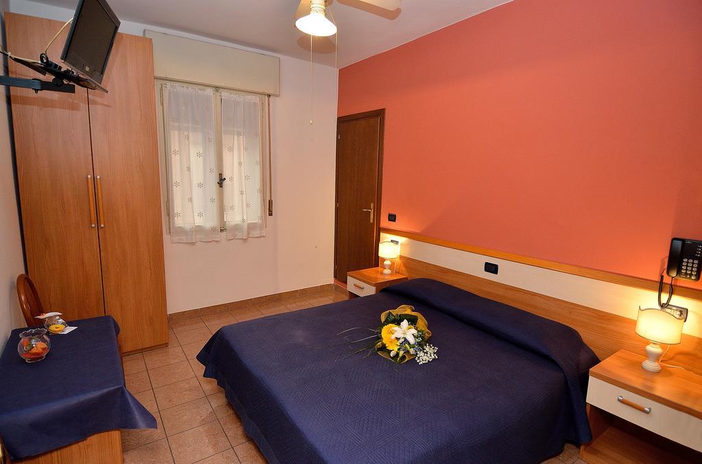 Hotel Amba Alagi Маргера Стая снимка