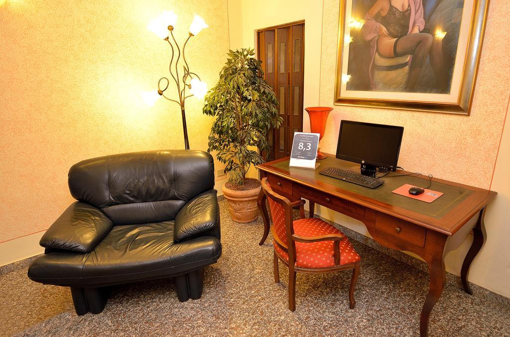 Hotel Amba Alagi Маргера Екстериор снимка