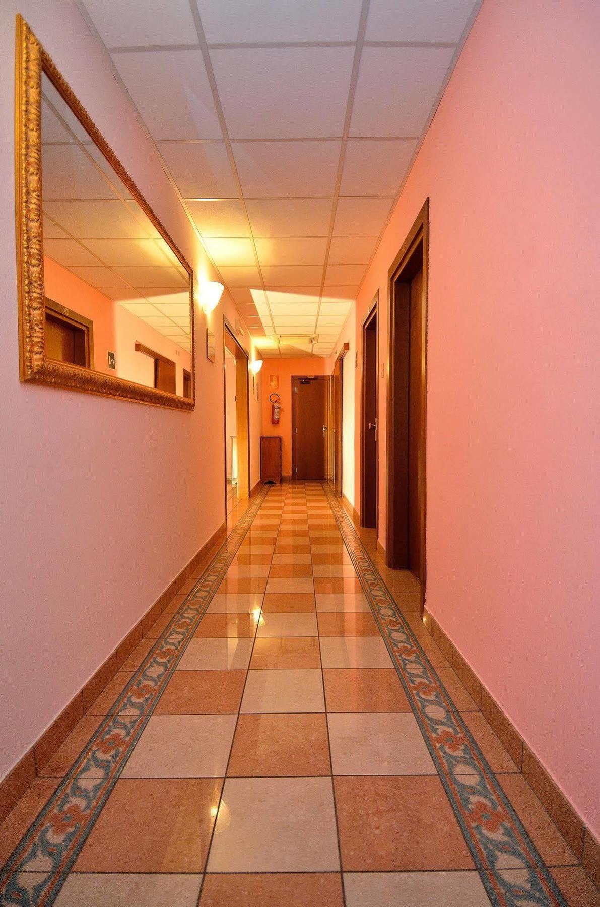 Hotel Amba Alagi Маргера Екстериор снимка